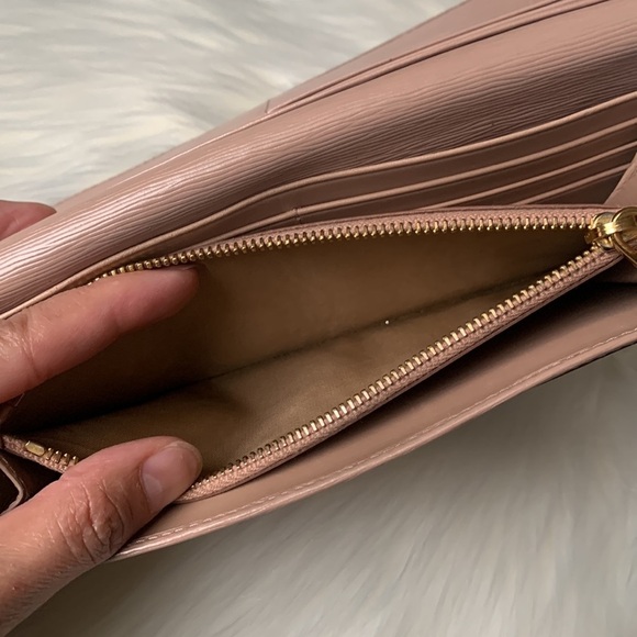 Authentic Prada Saffiano Long bifold flap wallet Blush/nude color. - Picture 11 of 13